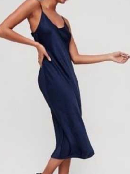 Wilfred Dresses & Skirts - Aritzia wilfred free satin slip dress